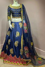 Load image into Gallery viewer, Maria Osama Khan - Debut Luxury Demi-Couture Pret Collection - Yasmin (005-4)