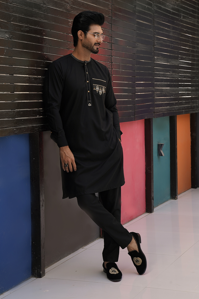 ER 582 Pocket Embroided Black Crew Neck kurta Pajama