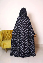 Load image into Gallery viewer, Leaf Style Abaya