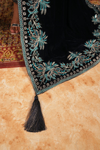 Load image into Gallery viewer, Velvet Deck Shawls - Spade