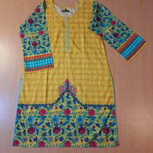 Load image into Gallery viewer, Printed Lawn Kurti ZK147