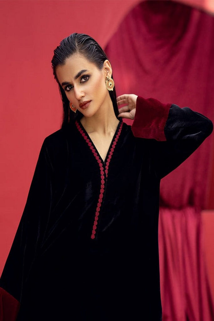 Fozia Khalid - Husan e Zauq Velvet Collection - Sofia