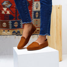 Load image into Gallery viewer, Camel Brown Loafers